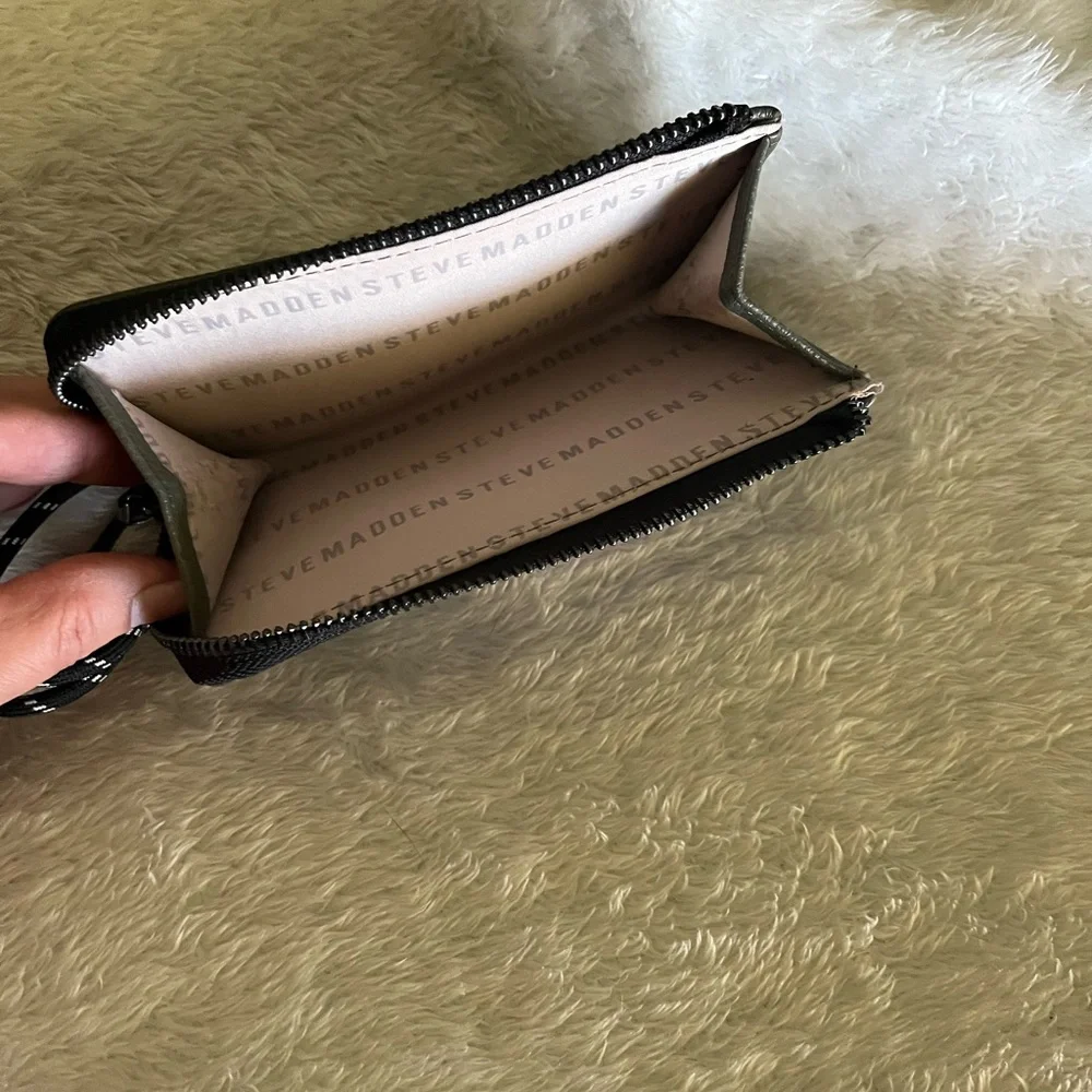 Steve Madden Bryle Wallet with Bungee Wristlet